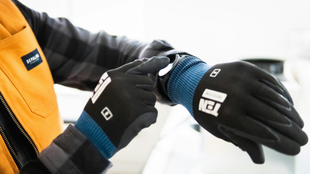 Home Best Ski Gloves with Wrist Straps and Leashes feature