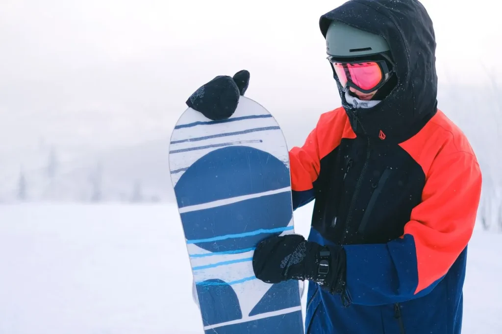 Snowboarder wearing mittens on the mountain